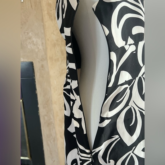 LONDON STYLE MIDI DRESS - Picture 3 of 9